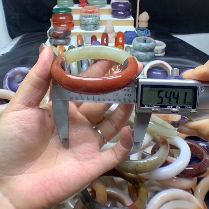 未镶嵌手镯石英质玉