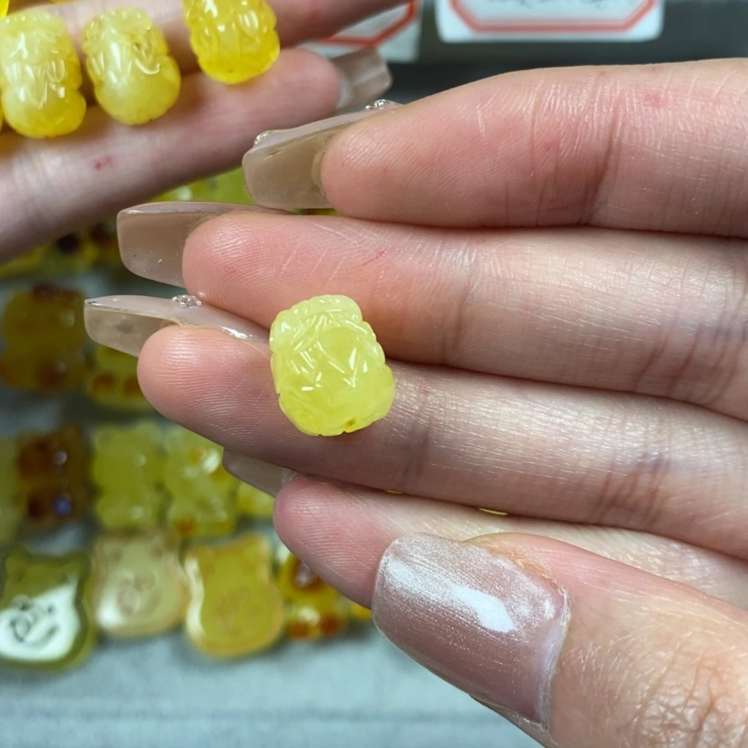 琥珀裸石未镶嵌小***常貔貅