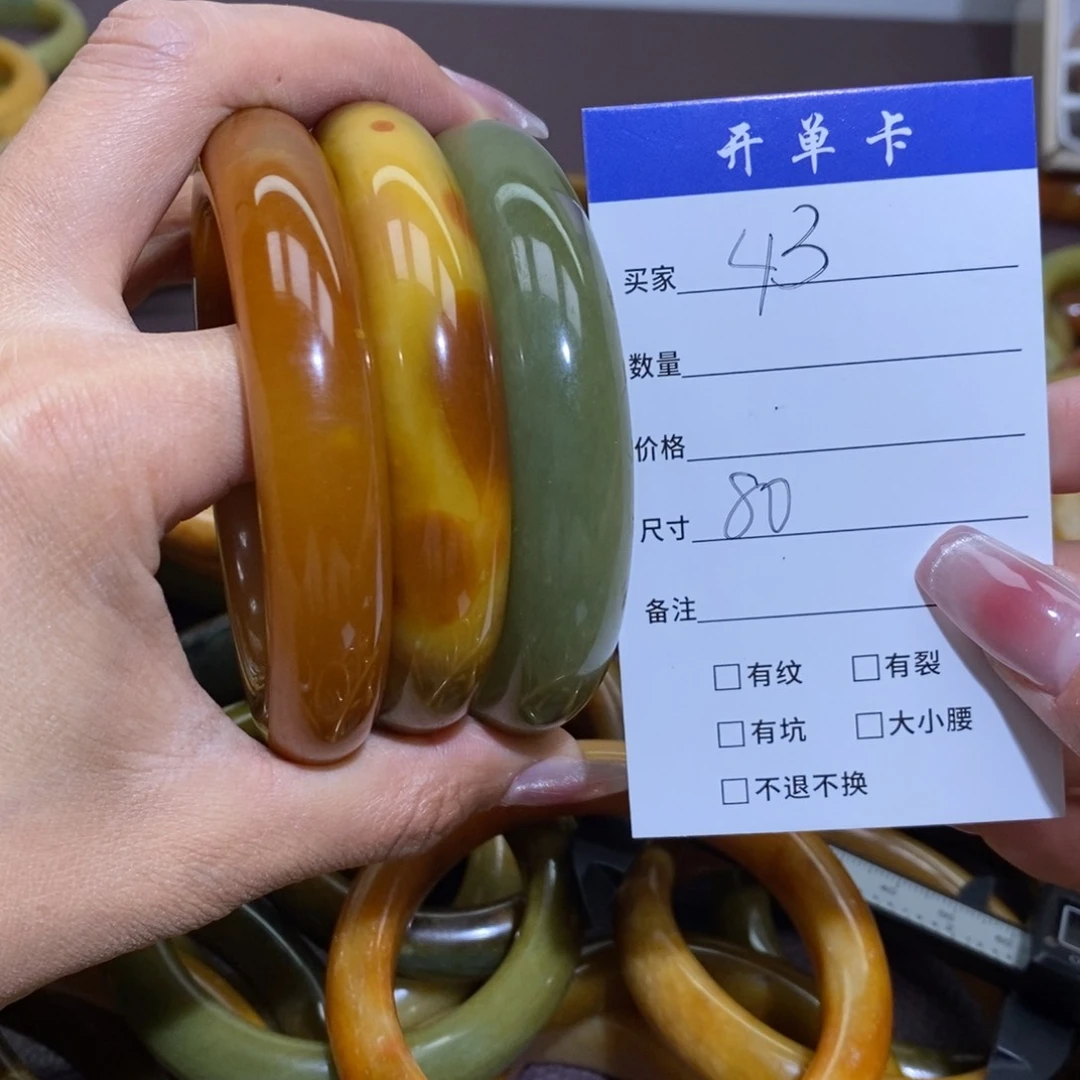 未镶嵌蛇纹石玉手镯小**?