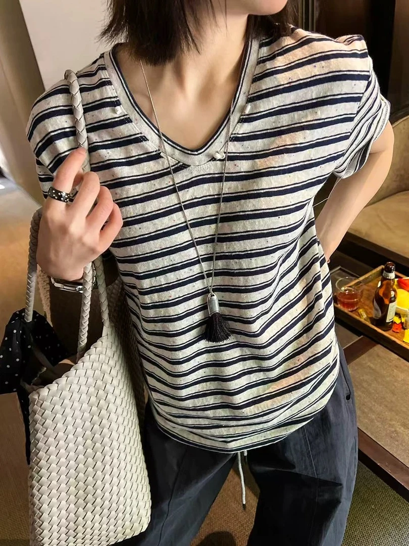 小V领彩点条纹短袖T恤