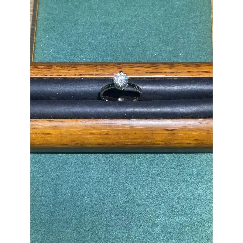 d558白色皇冠四爪1ct戒指多样发