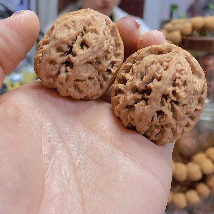 【闪购商品】文玩核桃把件39粗筋红皮