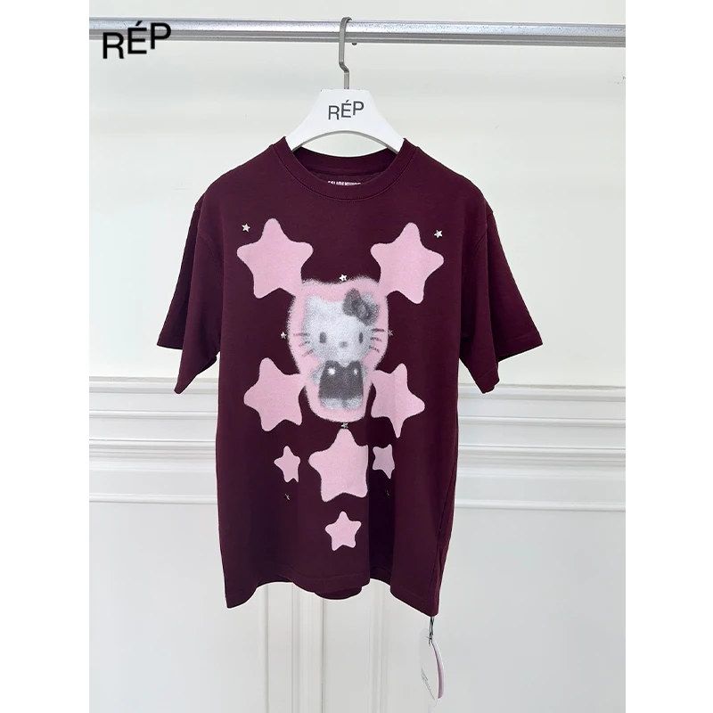 REP-CELINE KWAN设计师品牌酒红HELLO KITTY短袖T 25FW秋冬新款