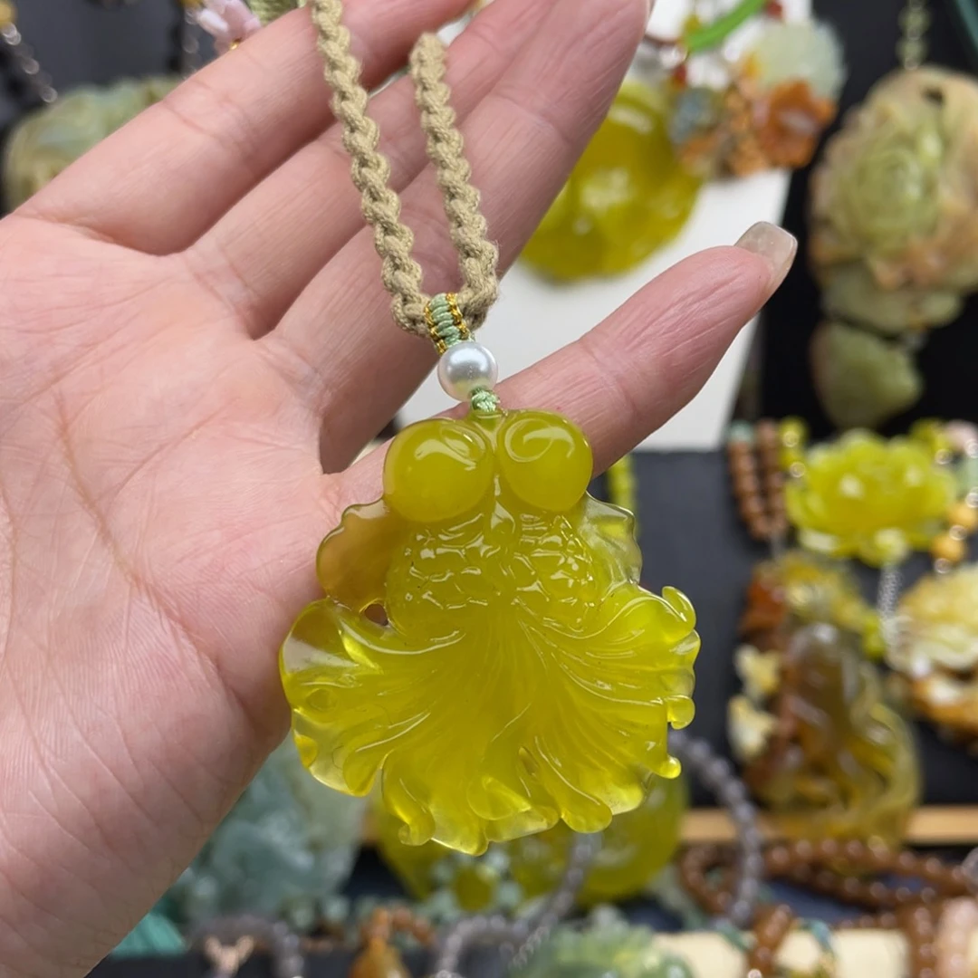蛇纹石玉未镶嵌颈饰