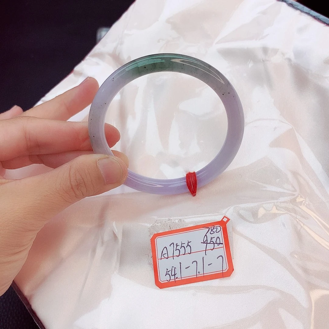 翡翠手镯未镶嵌翡翠