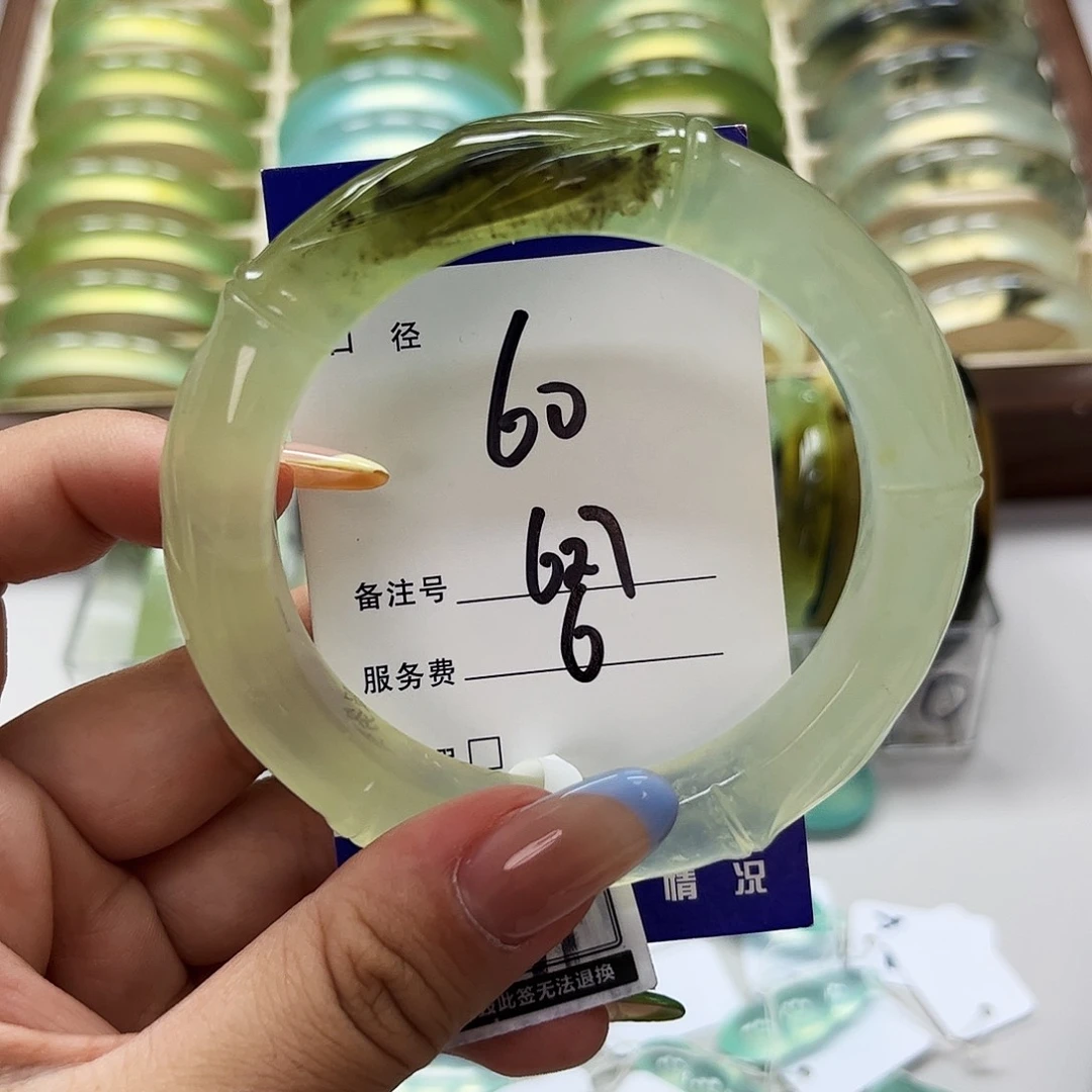 蛇纹石玉未镶嵌手镯朝*?