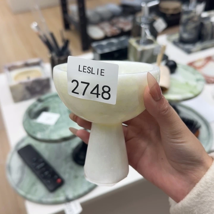 X2748.           福利