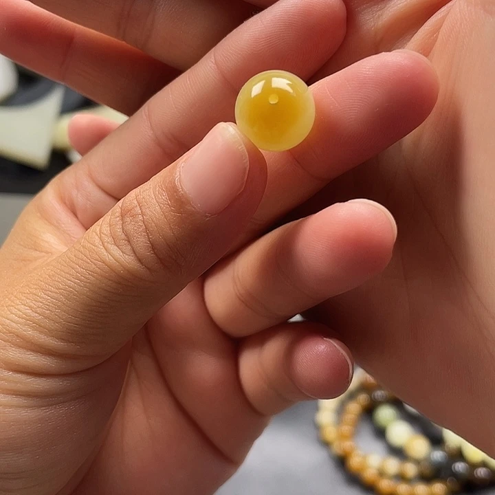 桃***子未镶嵌和田玉（糖玉）挂件