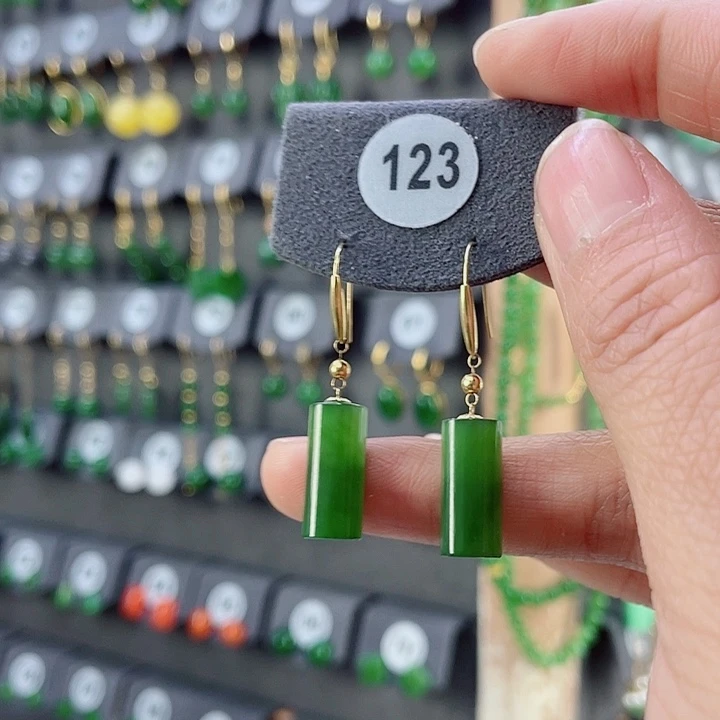 18K金镶嵌和田玉耳饰