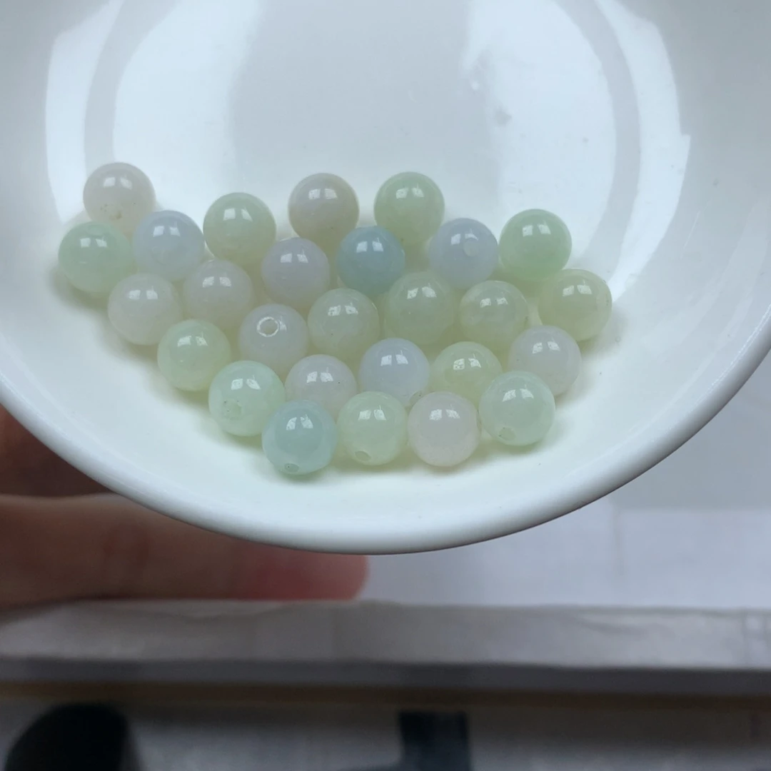 翡翠颈饰未镶嵌卡6.9。单圈。