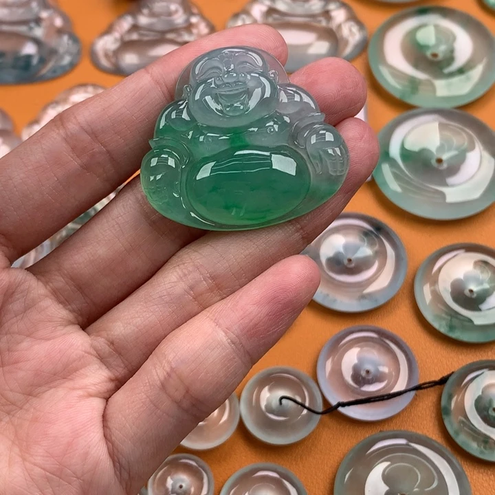 翡翠挂件未镶嵌….