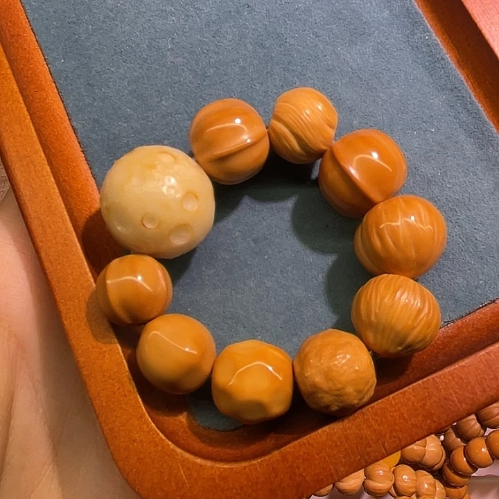 猴头核桃吊坠多宝星球