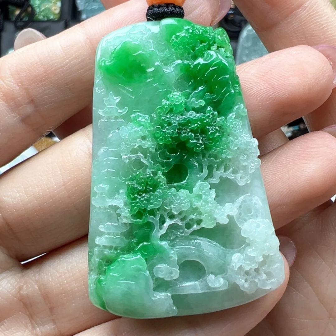 翡翠颈饰未镶嵌山水
