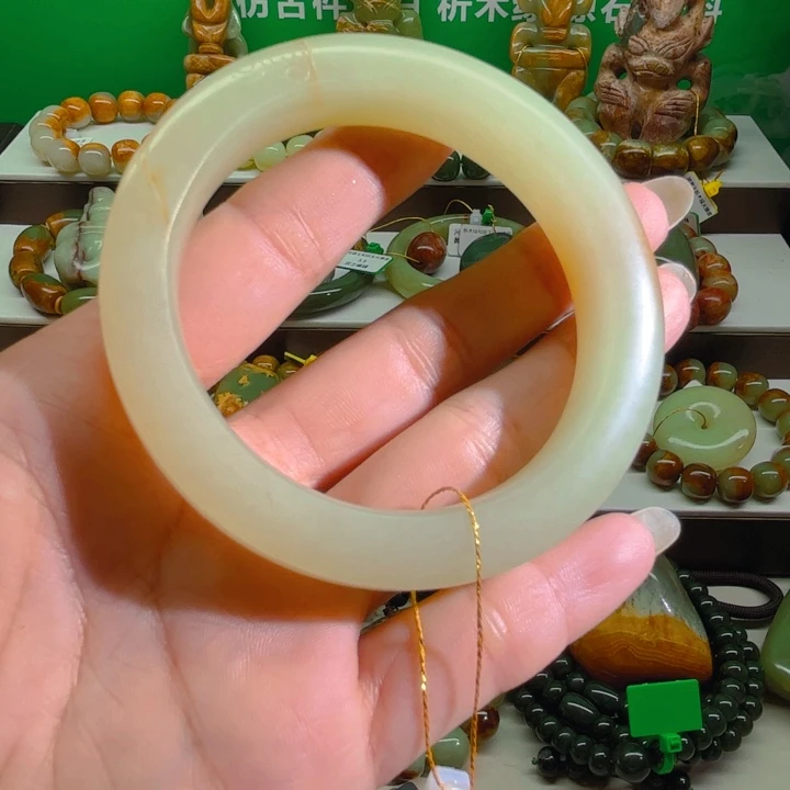 未镶嵌手镯透闪石质玉