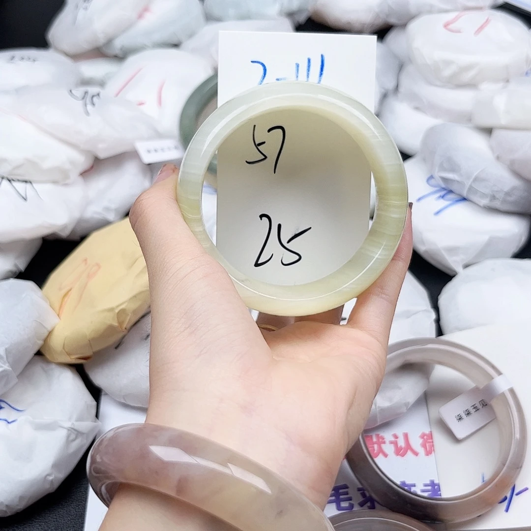 未镶嵌手镯石英质玉2.111