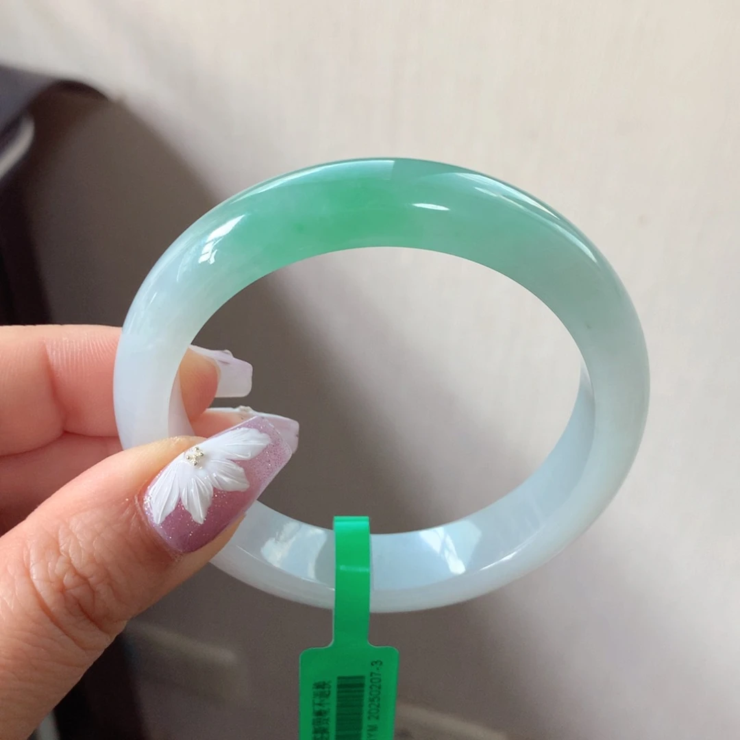 翡翠手镯未镶嵌缅甸