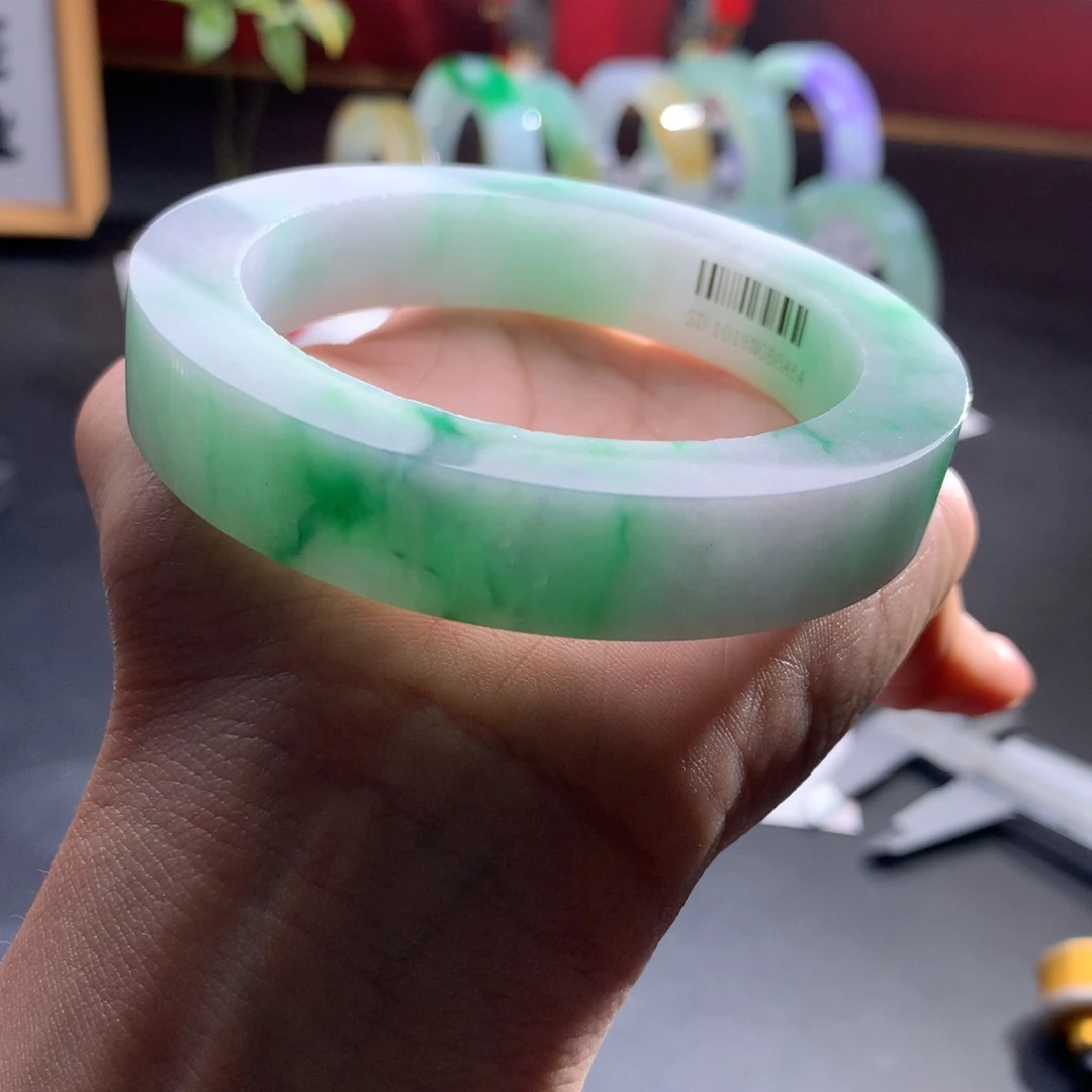 定制翡翠未镶嵌翡翠手镯