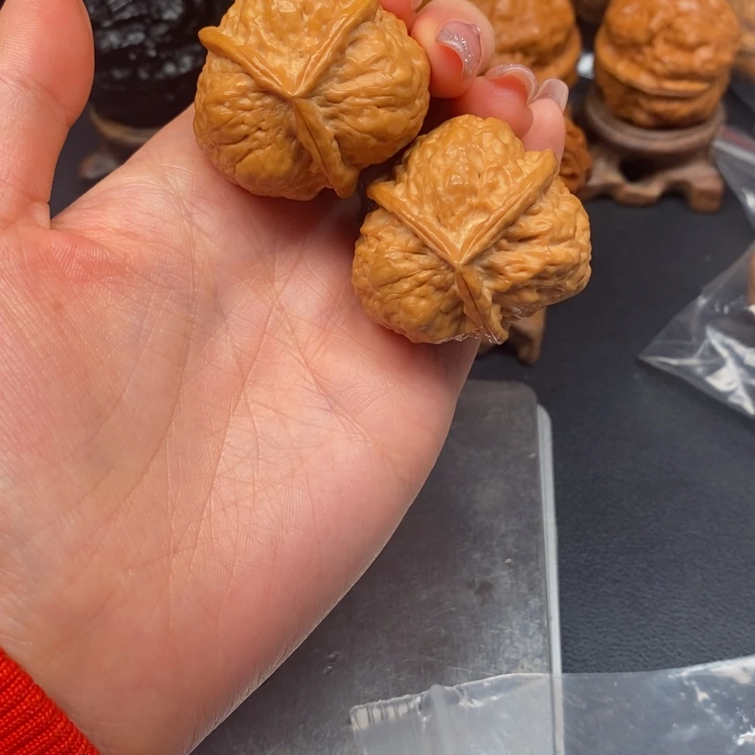 文玩核桃吊坠悬崖峭壁