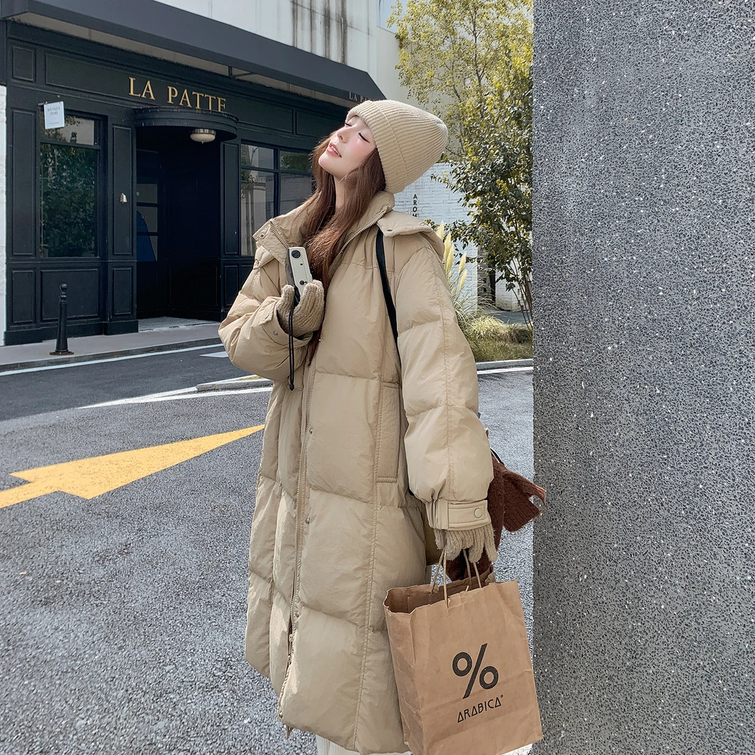 今年流行爆款长款过膝豆绿色连帽羽绒服女2025冬新品高级感面包服