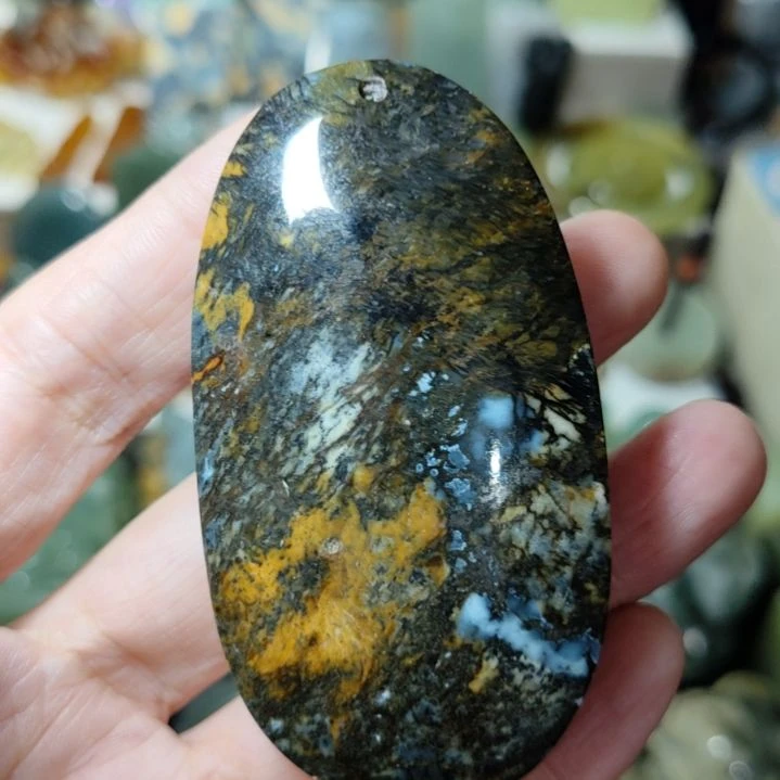 岫玉未镶嵌微瑕挂坠