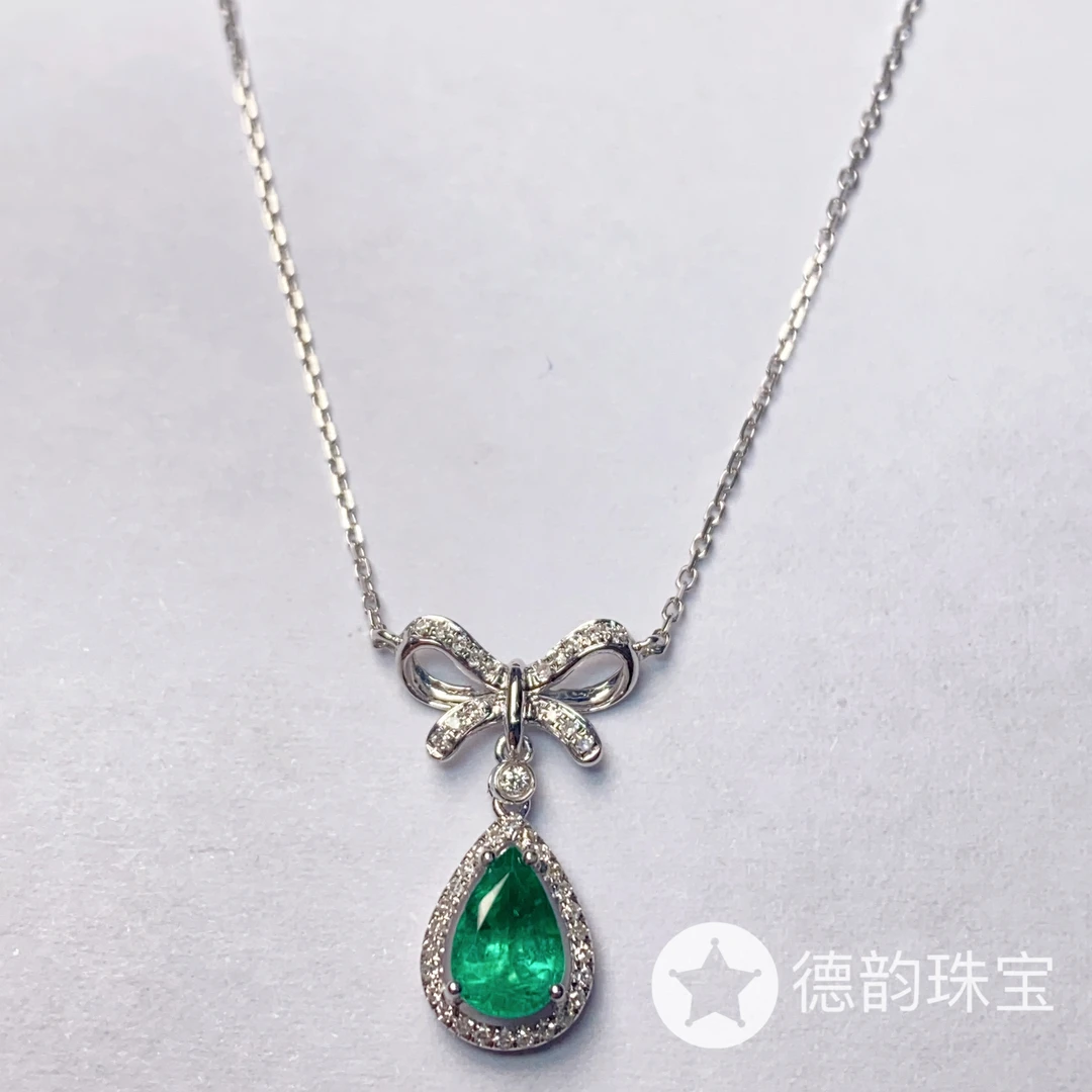 18K金镶嵌祖母绿项链