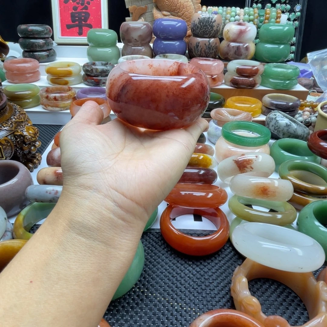 媚***媚石英岩玉未镶嵌手镯