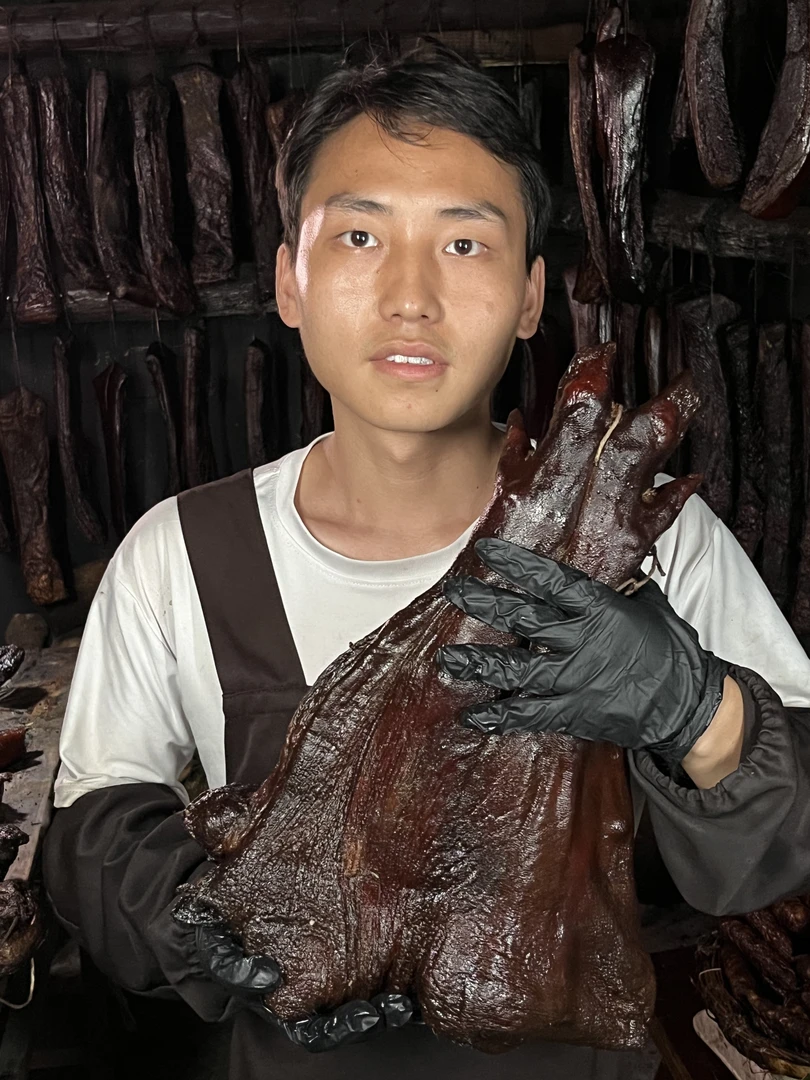 贵州烟熏腊猪脚(一物一拍)