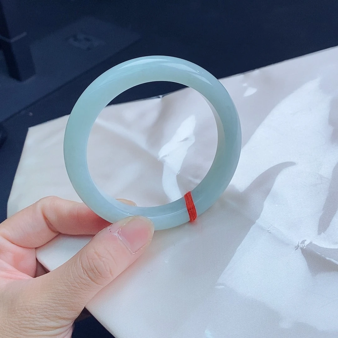 翡翠手镯未镶嵌翡翠