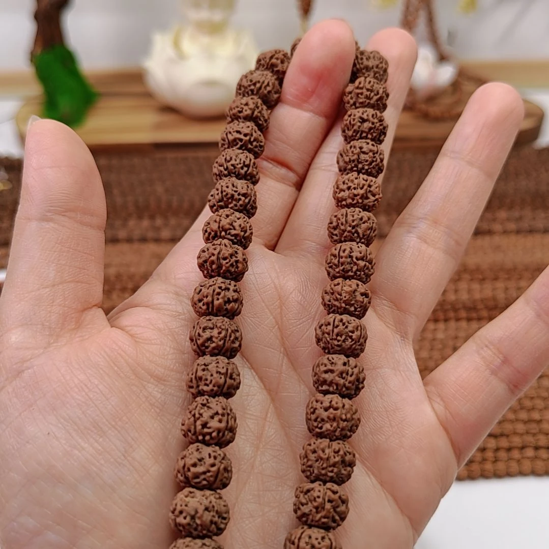 金刚菩提吊坠手持卡10左右平细下水紫红色玉化料子乌里达产区