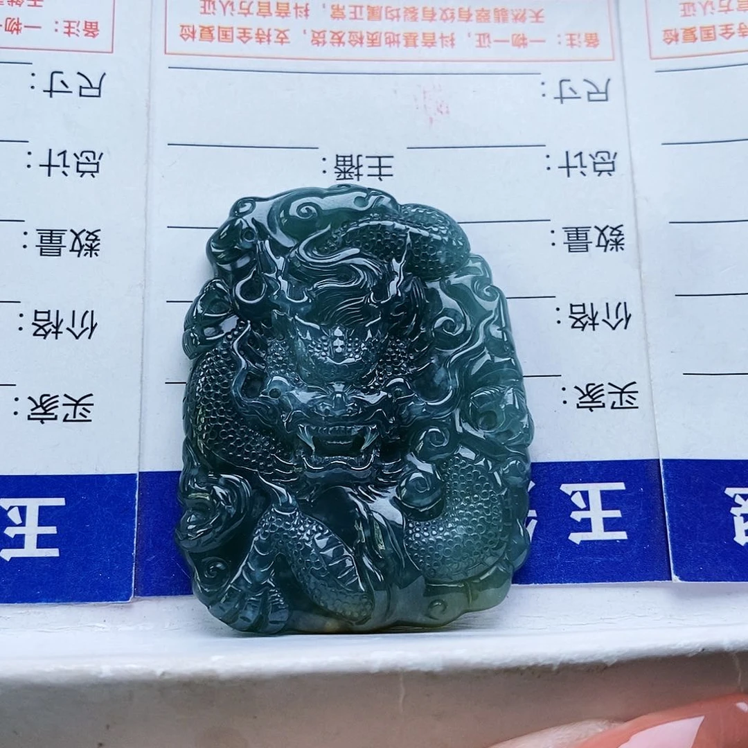 翡翠颈饰未镶嵌龙牌