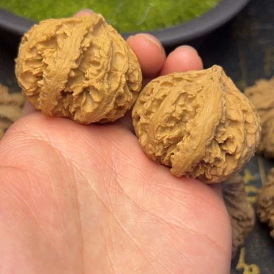 文玩核桃把件秦岭核桃5