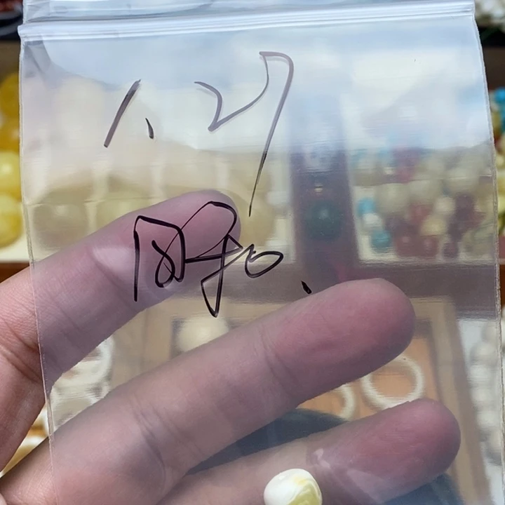 琥珀裸石未镶嵌日*