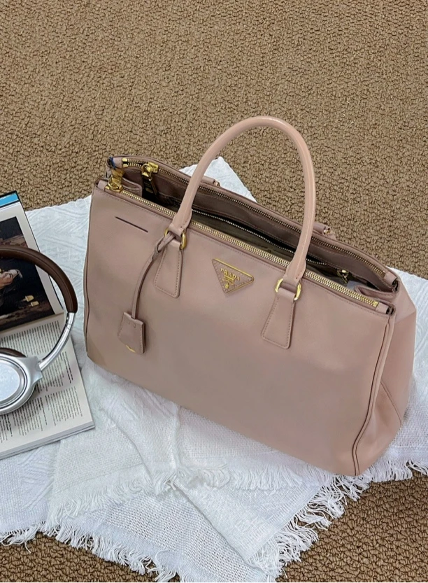 95新 Prada/普拉达 粉色杀手包斜挎包/秋境 03614