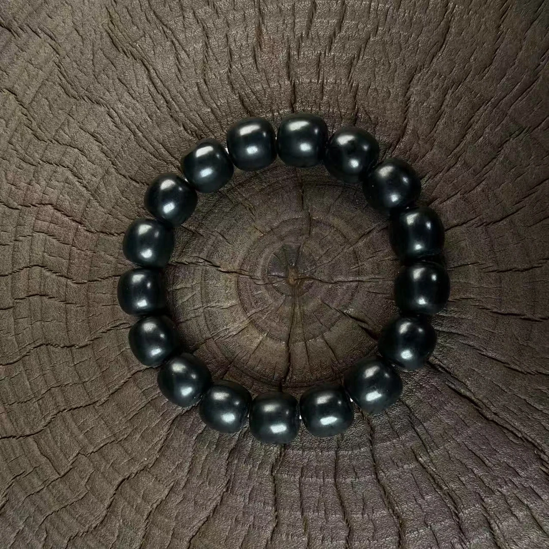 和田玉黑青老型手串 B1065