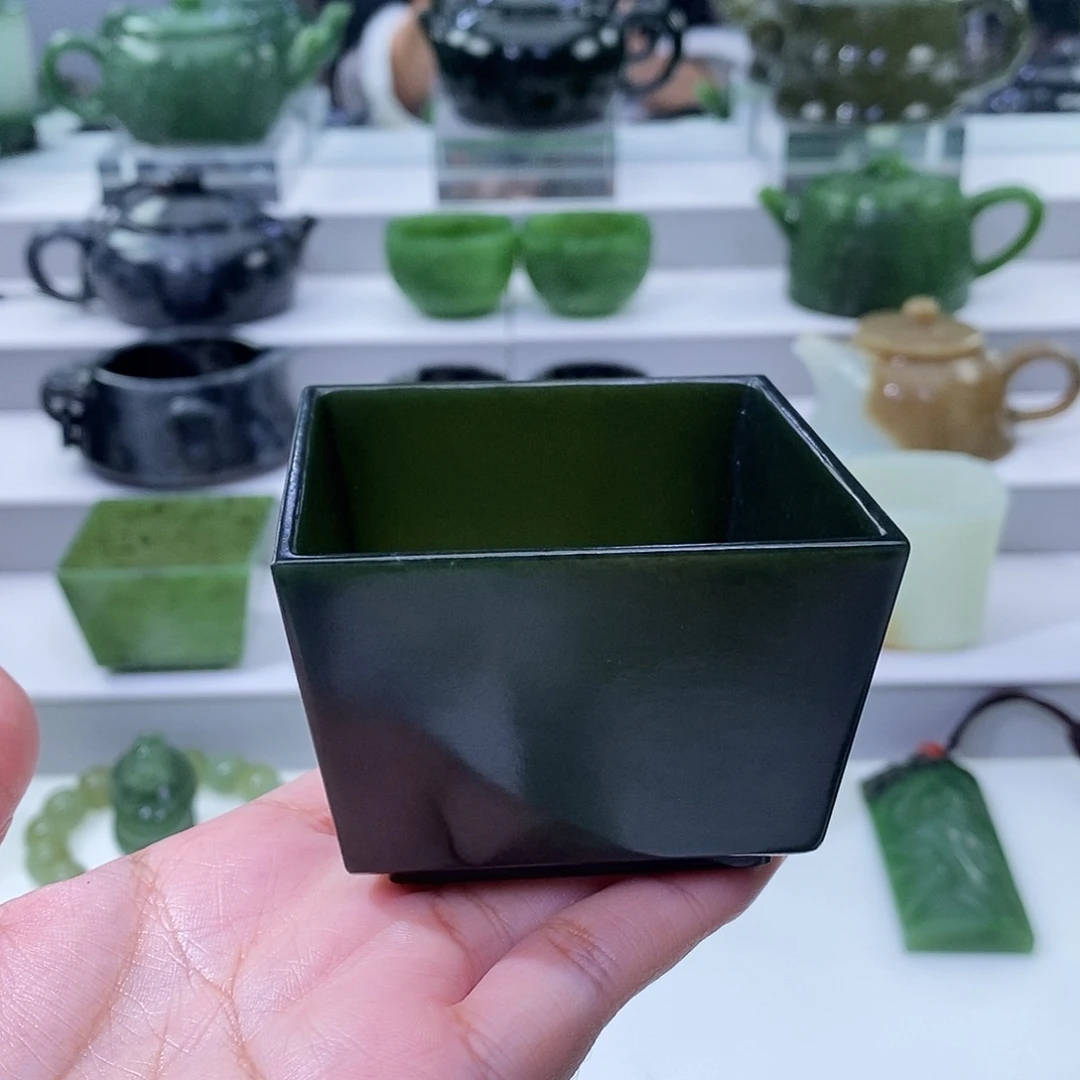 洪***天和田玉未镶嵌挂件杯子