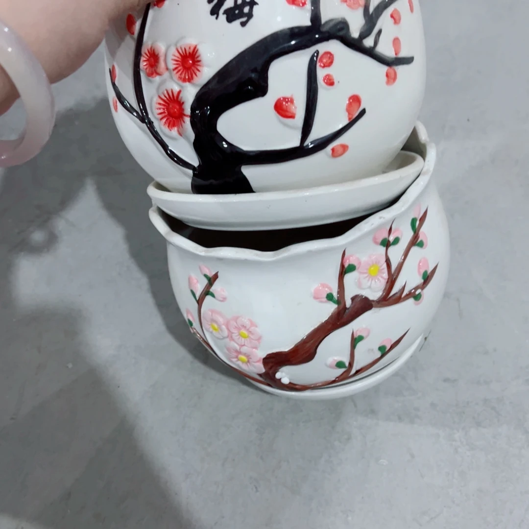 有孔，陶瓷花盆满10米包邮发货。微瑕介意慎拍