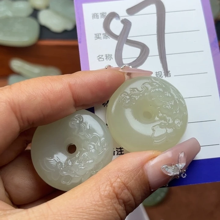 在***金和田玉未镶嵌珠宝奇石