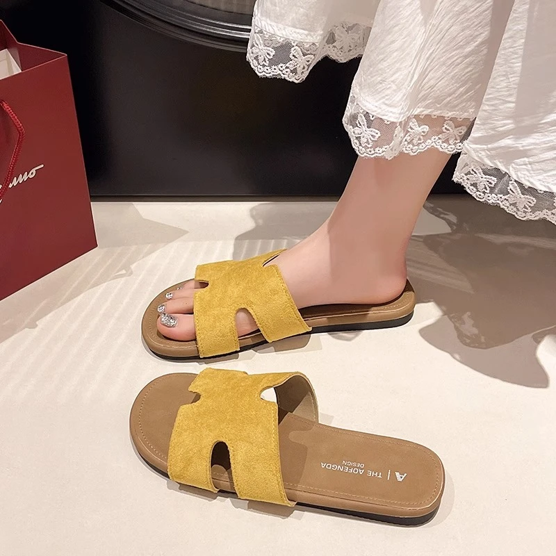拖鞋女夏外穿2025新款高级感法式软平底沙滩凉鞋时尚配裙子一字拖