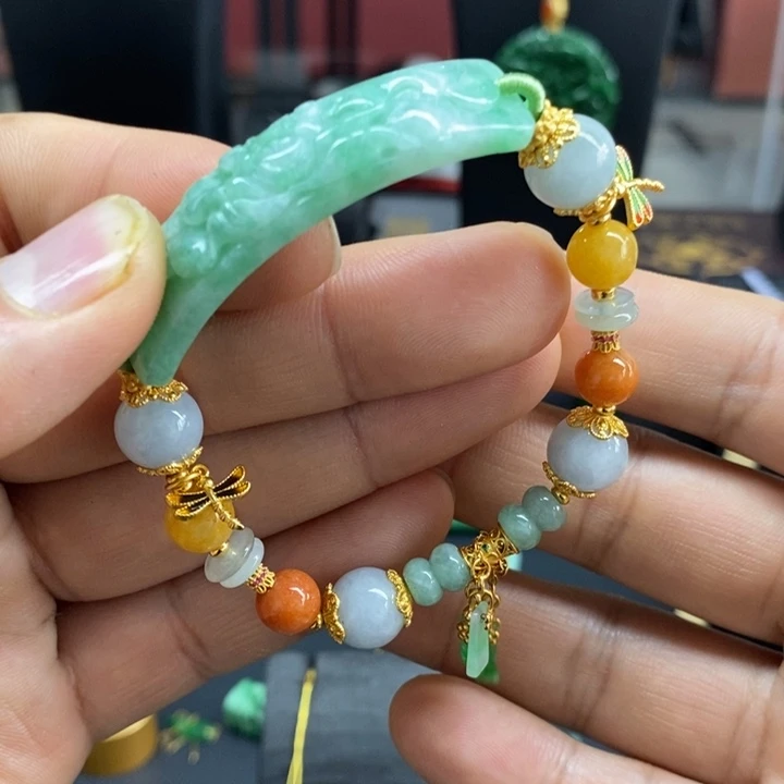 翡翠颈饰未镶嵌手链