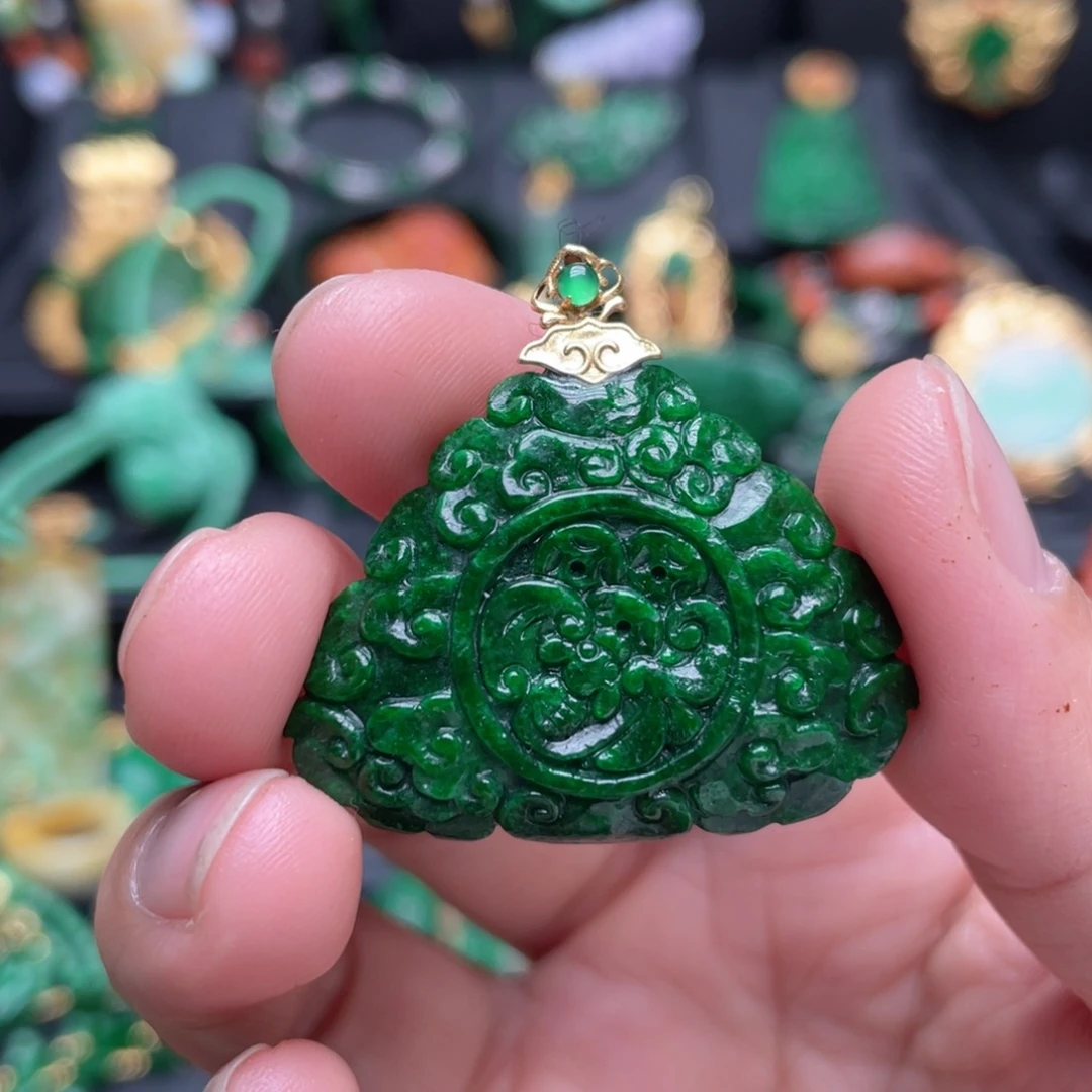 翡翠18K金镶嵌颈饰