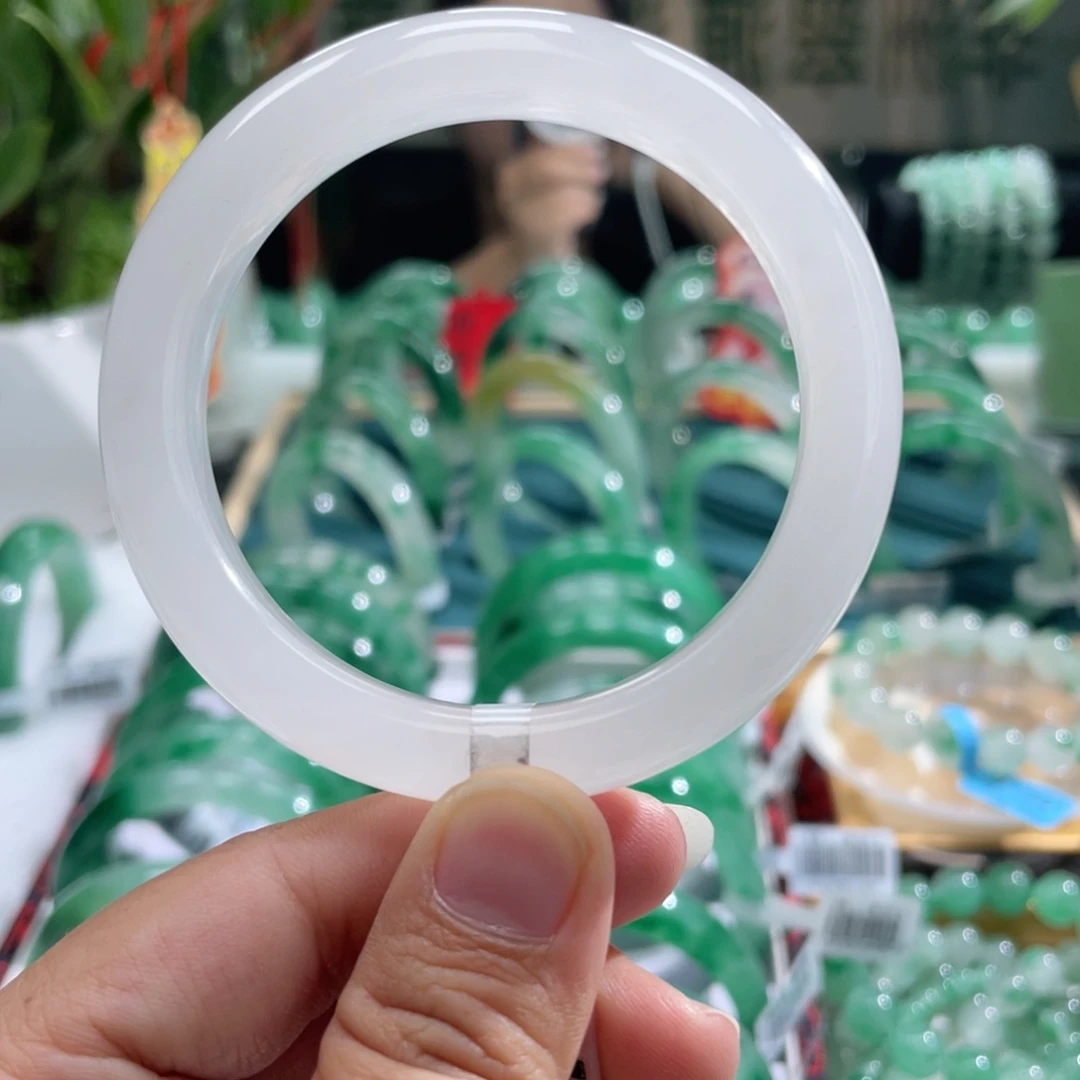 石英质玉手镯未镶嵌