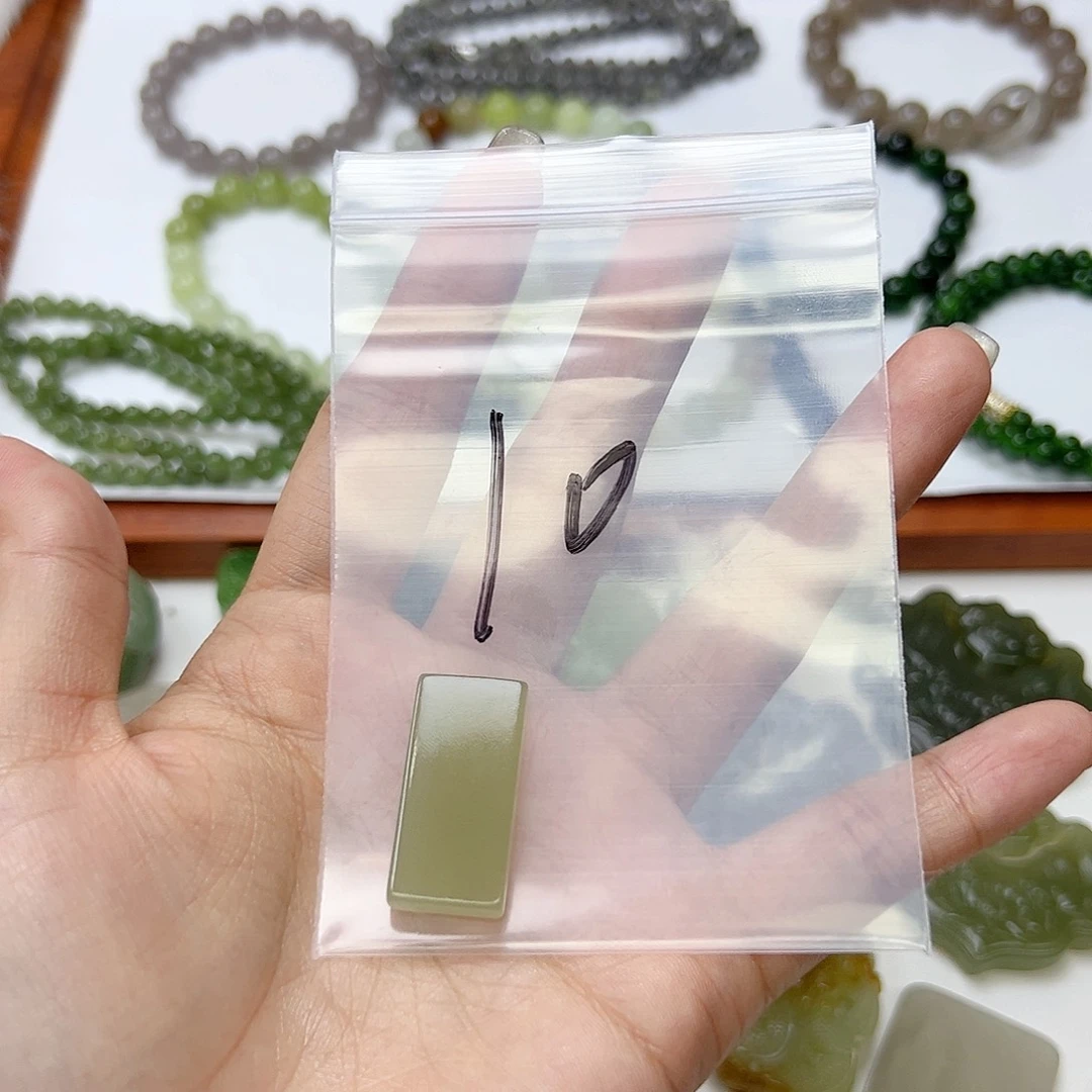 未镶嵌颈饰和田玉