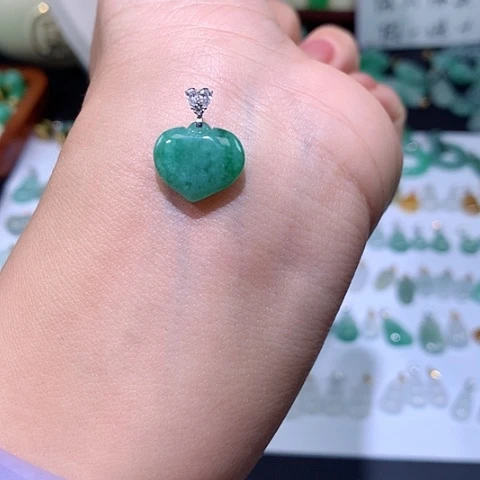 颈饰18K金镶嵌翡翠