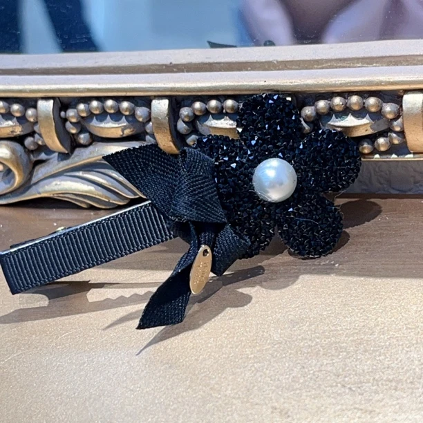 C907黑色闪亮花朵边夹