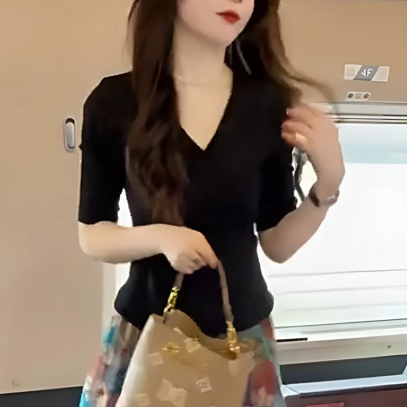 T恤女2025夏新款时尚遮肚打底衫气质黑色收腰洋气显瘦V领百搭上衣