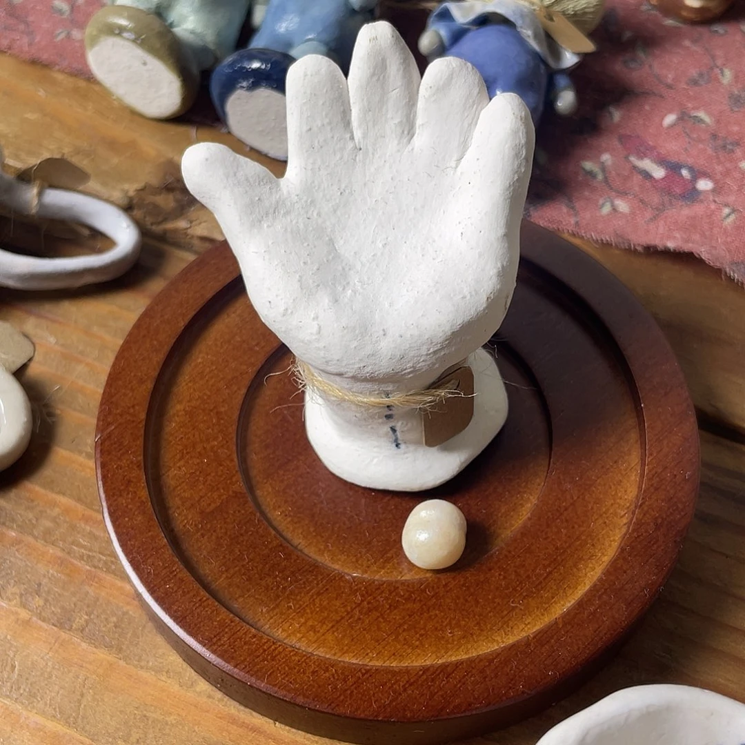 泥塑小手手饰托手捏摆件