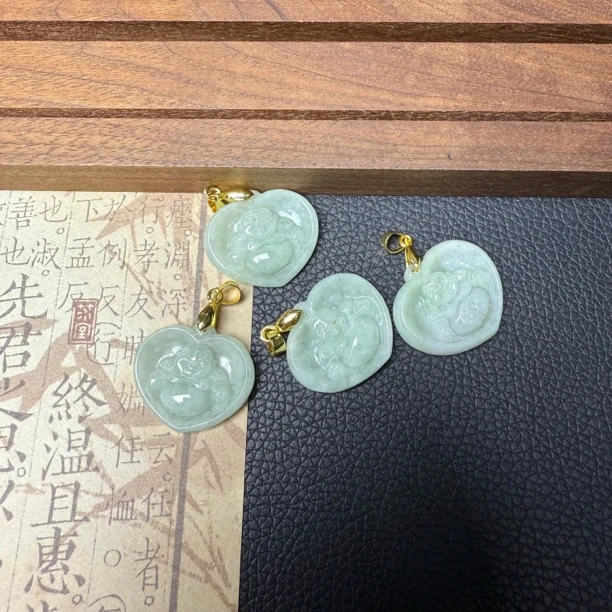 高端奢饰精美天然缅甸a货翡翠爱心中有佛吊坠 C107—多样性发一