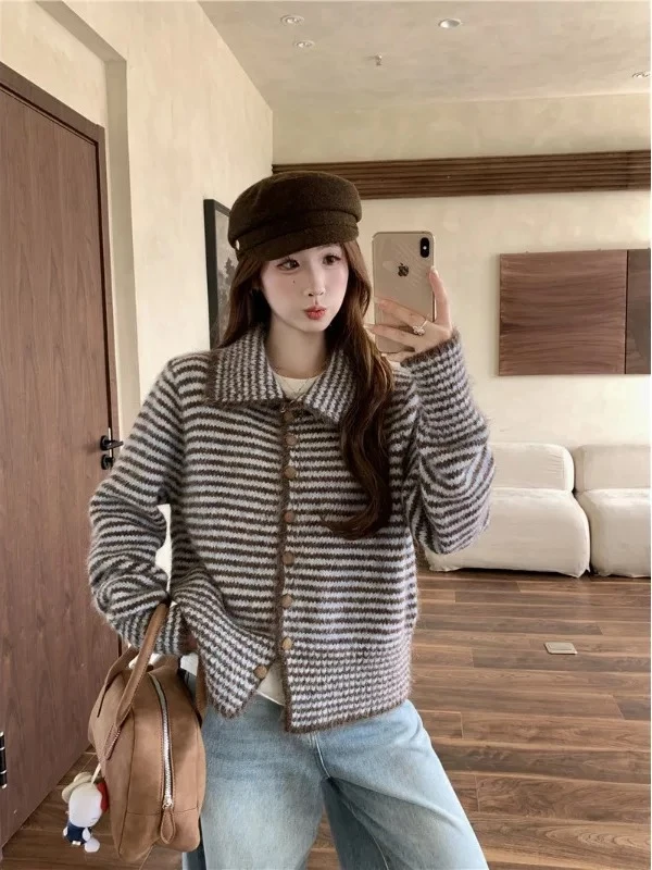 韩系复古条纹撞色翻领毛衣外套女秋冬高级感小众加厚软糯针织开衫