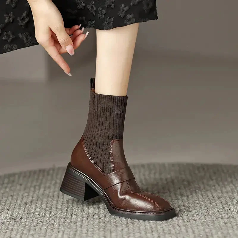 34-40码|6cm跟高|黑/棕|陈摸鱼方头粗跟亮面拼接秋冬弹力袜靴女