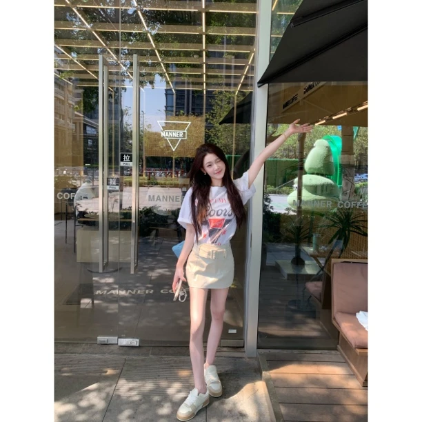 【梦梦服饰】网红同款慵懒风印花短袖T恤+白灰色A版短裙